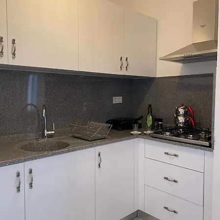 Merkezde Denize 50 Adim A Apartament